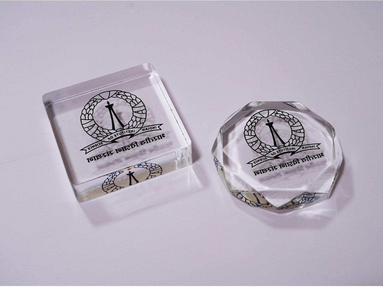 Transparent-Round-Acrylic-Promotional-Paper-Weight